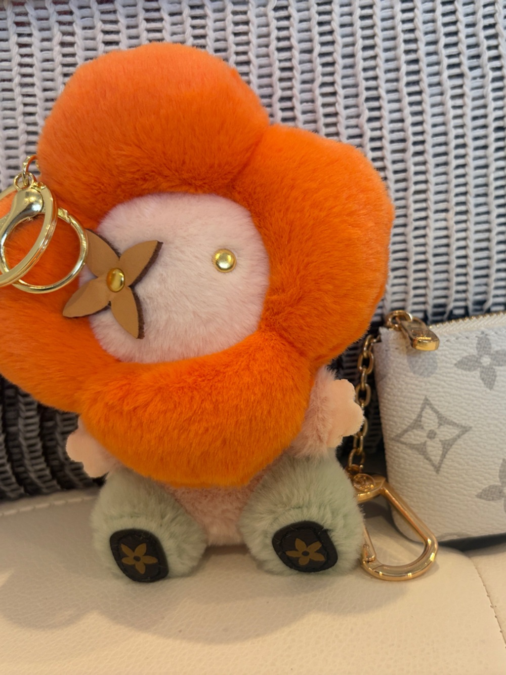 New Fashion Orange Pink Flower Pom Pom Key Charm with Gold Hardware &Key Pouch - Picture 2 of 11